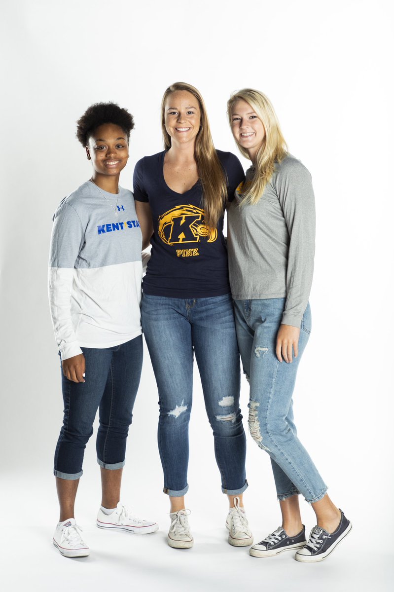 KentStWBB's tweet photo. Today would have been the day the class of 2020 walked across the stage to become apart of #flashesforever! We want to say congrats and a special S/o to @sydneybrinlee! We wish all of our seniors the best in their futures! #FlashFamily ⚡️💙🎓 https://t.co/tYHxZBaZzn