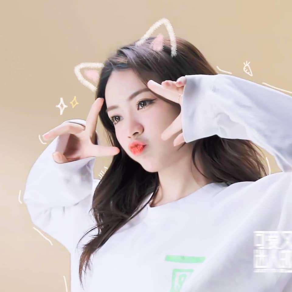 b_ngocccc's tweet photo. Chị là mặt trời nhỏ mang lại ánh sáng và sự ấm áp cho những người xung quanh. #Non_Daily_Revelry  #ShakingChloe Chị là viên kẹo ngọt mang lại sự ngọt ngào cho tất cả. và  chị là cả niềm tự hào của chúng em ❤️ https://t.co/7ZbxRqCxBb