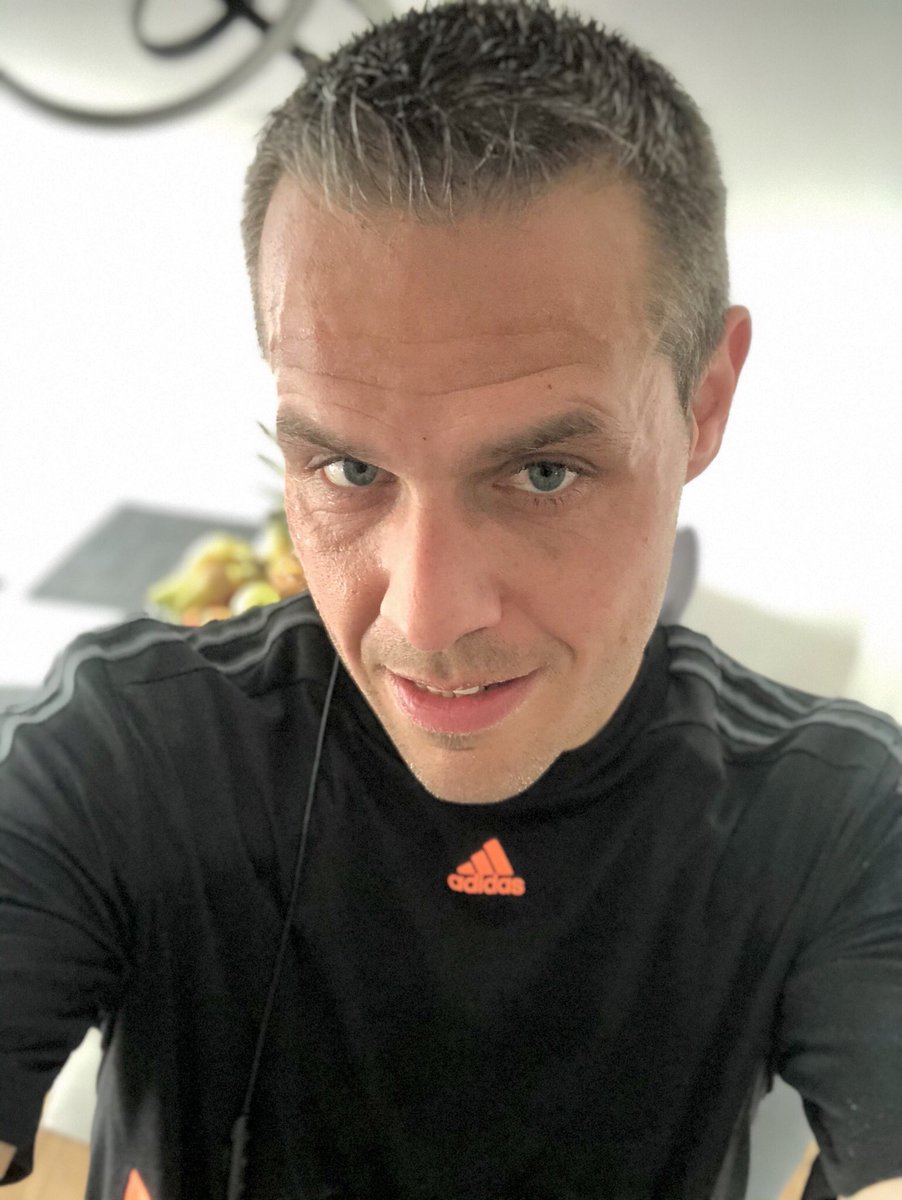patmenzel's tweet photo. Danke @ThomasRabe für die Motivation. So waren die 22 Kilometer überhaupt kein Problem 😊
#SupportStrassenkinderBerlin https://t.co/LxXzQCcIPH
