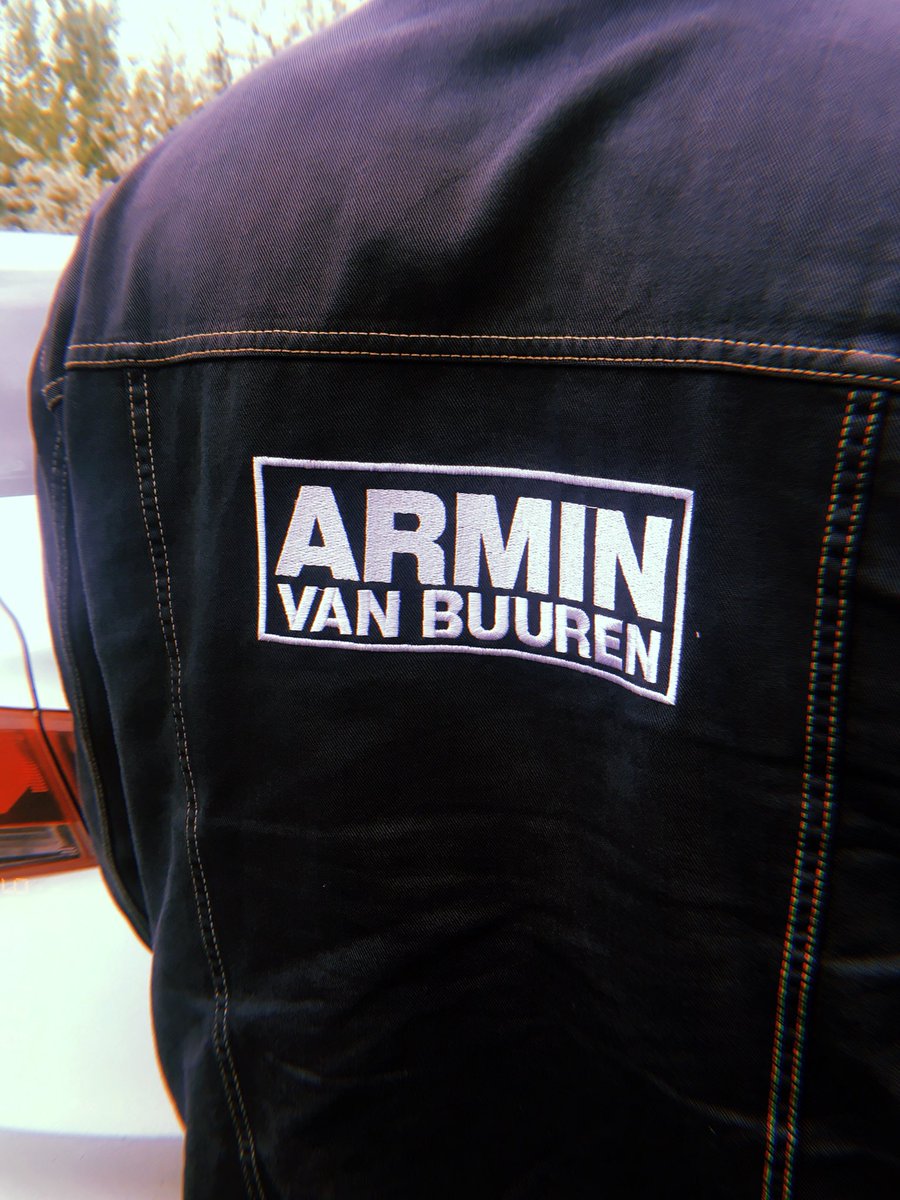 karina__yud's tweet image. hey @arminvanbuuren 
my dad made this jacket,do you like it?🤩

#ArminvanBuuren #asot962 #astateoftrance #armadamusic