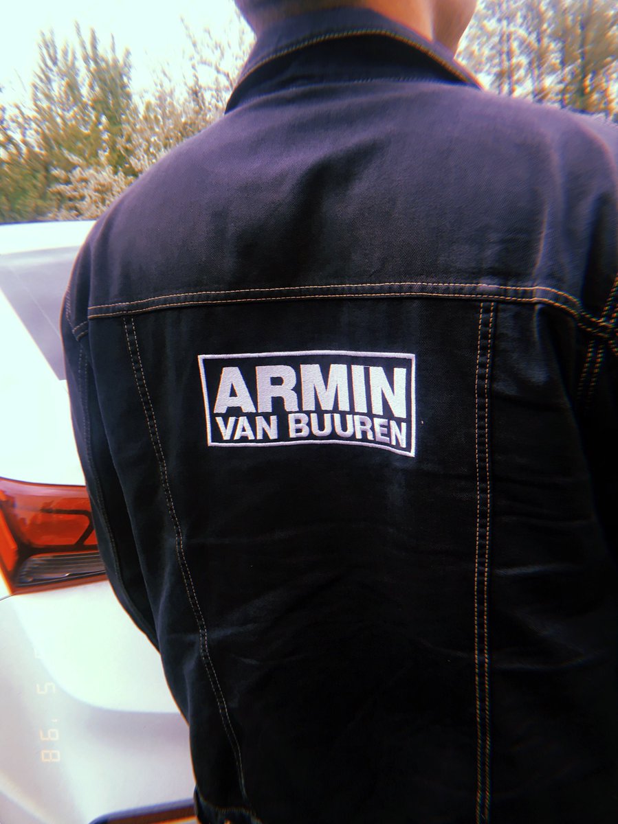 karina__yud's tweet image. hey @arminvanbuuren 
my dad made this jacket,do you like it?🤩

#ArminvanBuuren #asot962 #astateoftrance #armadamusic