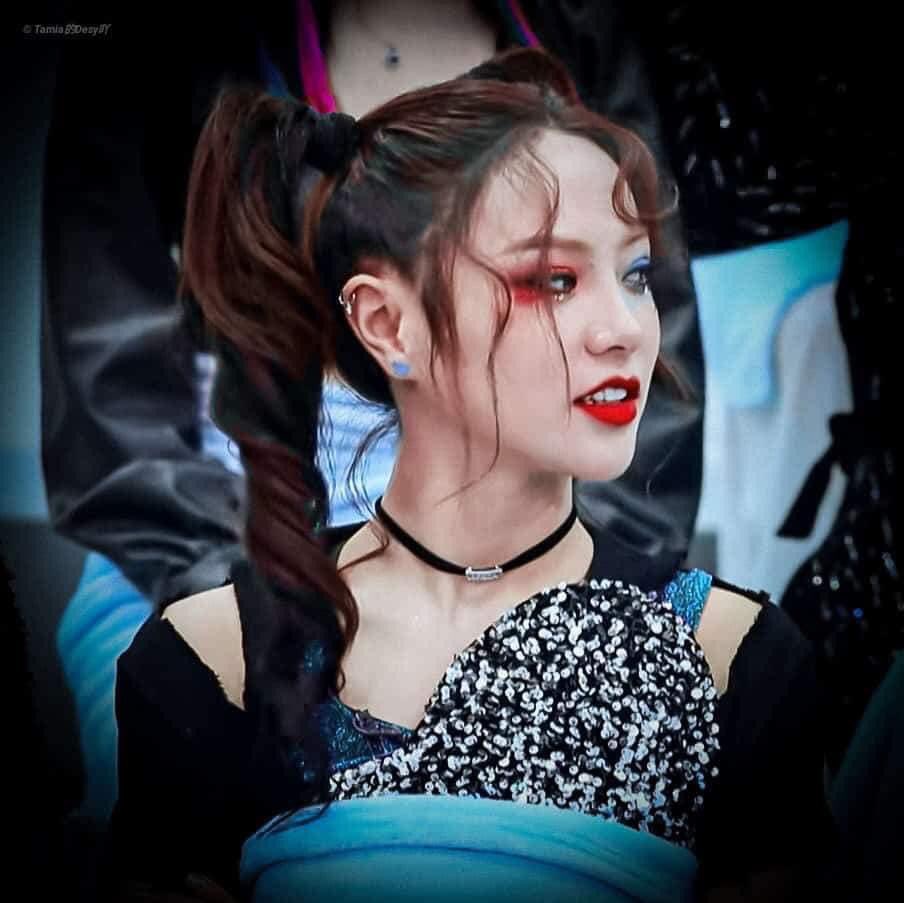 fangyingruan's tweet photo. - Đêm nay lại là một đêm không ngủ với sự xinh đẹp của Shaking rồi #Non_Daily_Revelry #ShakingChloe phần rap của chị iu bao ngầu bao đỉnh luôn các pạn ưi https://t.co/Xq43ov7IoT