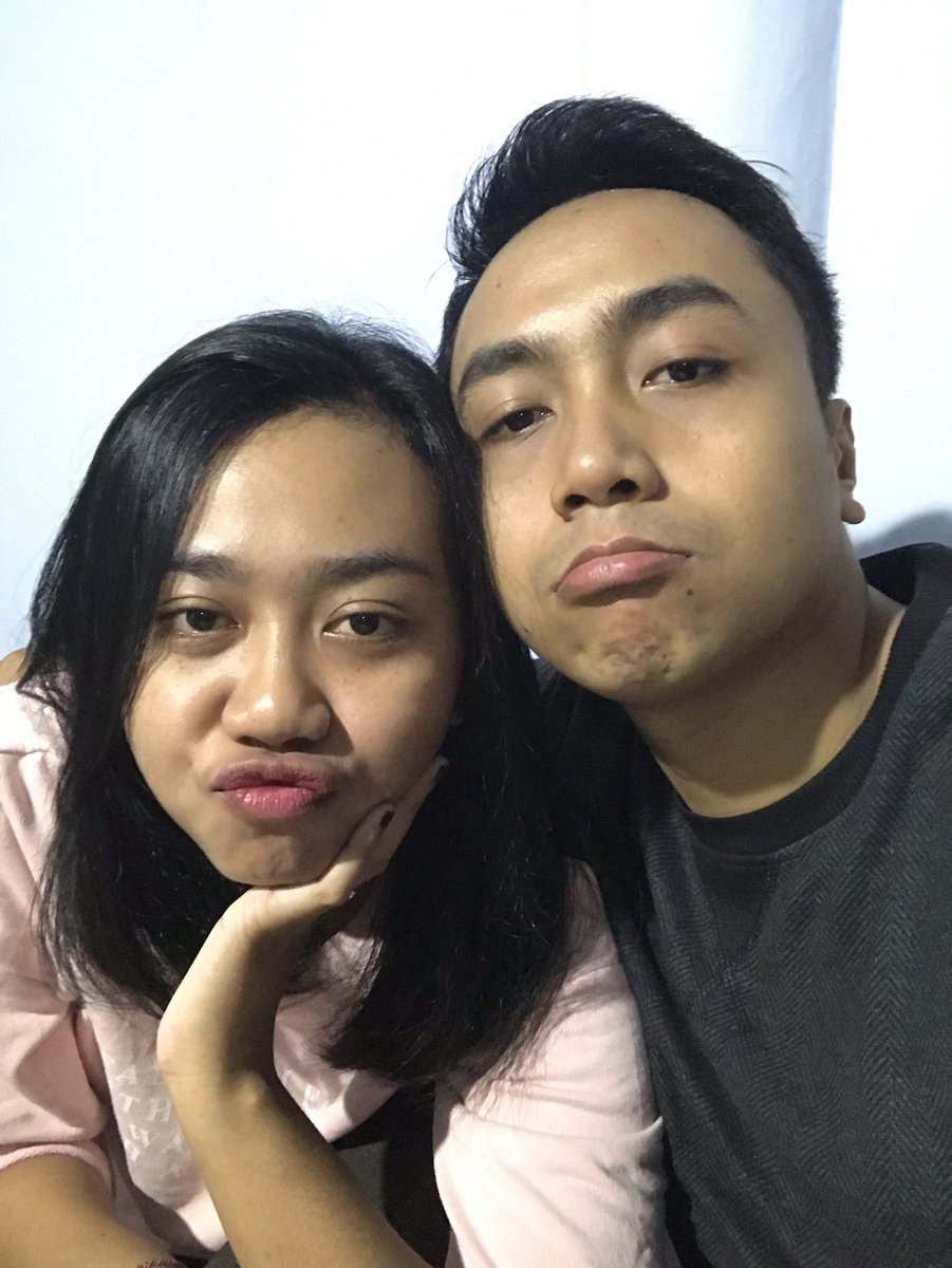 Well it's #dirumahaja date ❤️✈️