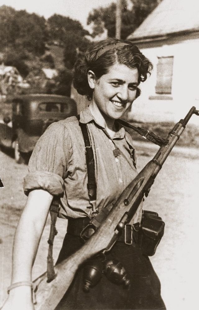 The formidable Sara Ginaite, a Lithuanian Jewish resistance leader in WWII. She established a partisan unit named “Death to the Occupiers” in 1943 at just 19 yrs old, and fought the Nazis to liberate Vilnius and Kaunas.   #resist  #NoPasarán  #ALutaContinua