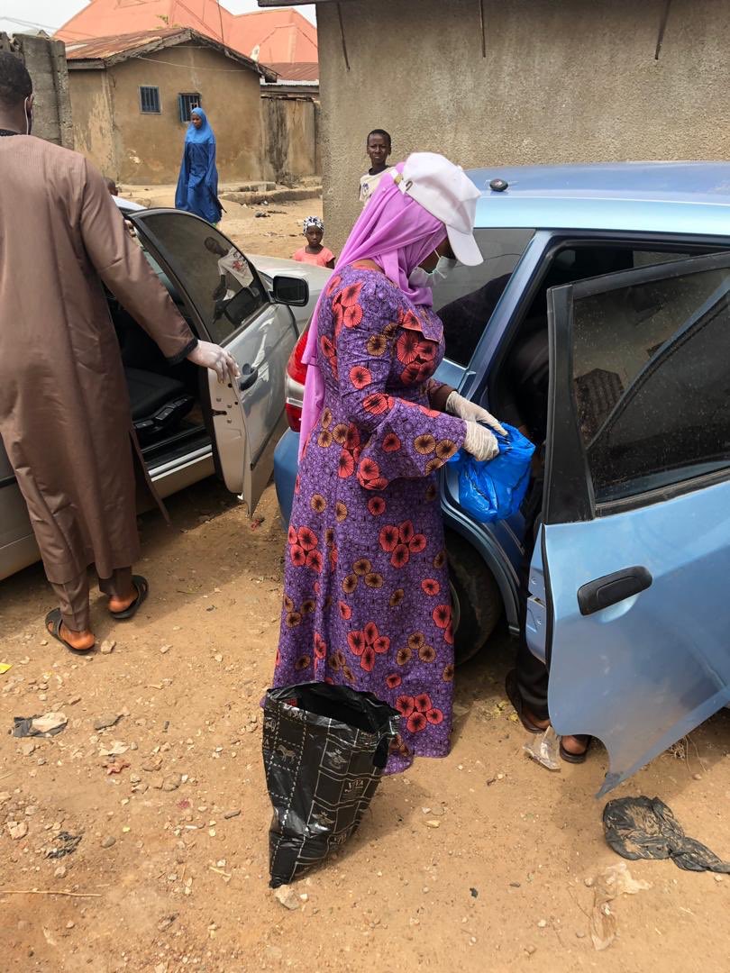 aid_juvenile's tweet photo. Alhamdulillah Ya Rabb👏🙏 
SECOND BATCH DOOR TO DOOR FEEDING PROGRAMME, Saturday 9th May 2020.
54 Less Privileged Benefitted👏❤️
Juvenile Aid Foundation Kaduna Branch. @Kwaru Badarawa Kaduna. https://t.co/YyjCoE7b4g
