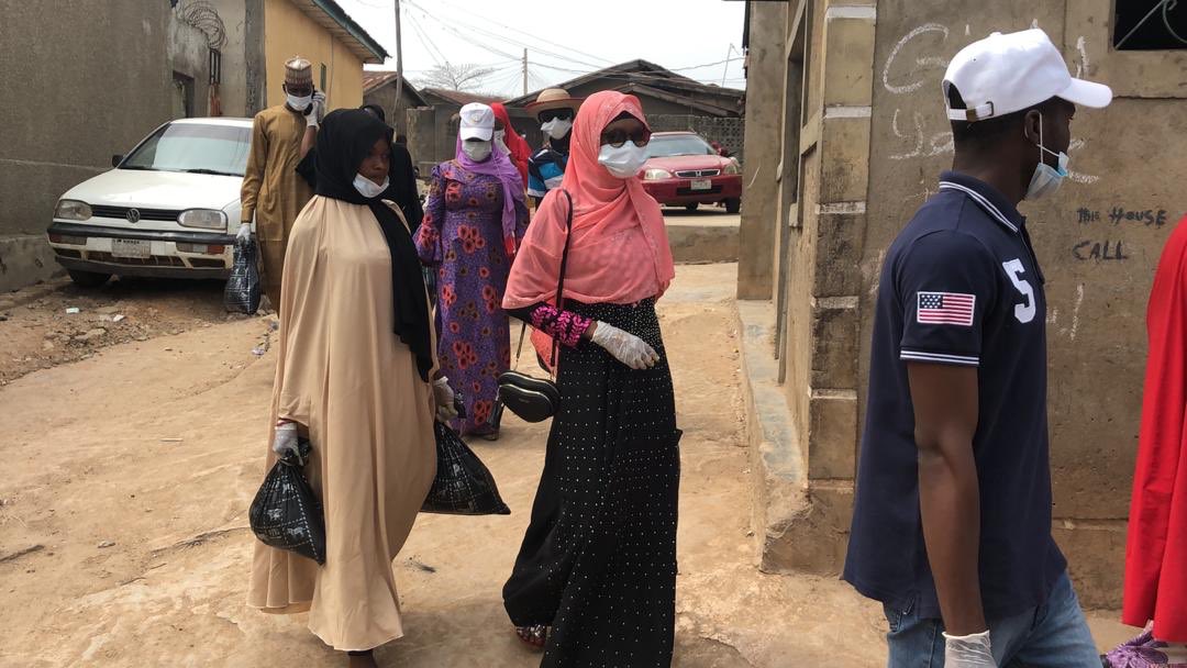 aid_juvenile's tweet photo. Alhamdulillah Ya Rabb👏🙏 
SECOND BATCH DOOR TO DOOR FEEDING PROGRAMME, Saturday 9th May 2020.
54 Less Privileged Benefitted👏❤️
Juvenile Aid Foundation Kaduna Branch. @Kwaru Badarawa Kaduna. https://t.co/YyjCoE7b4g