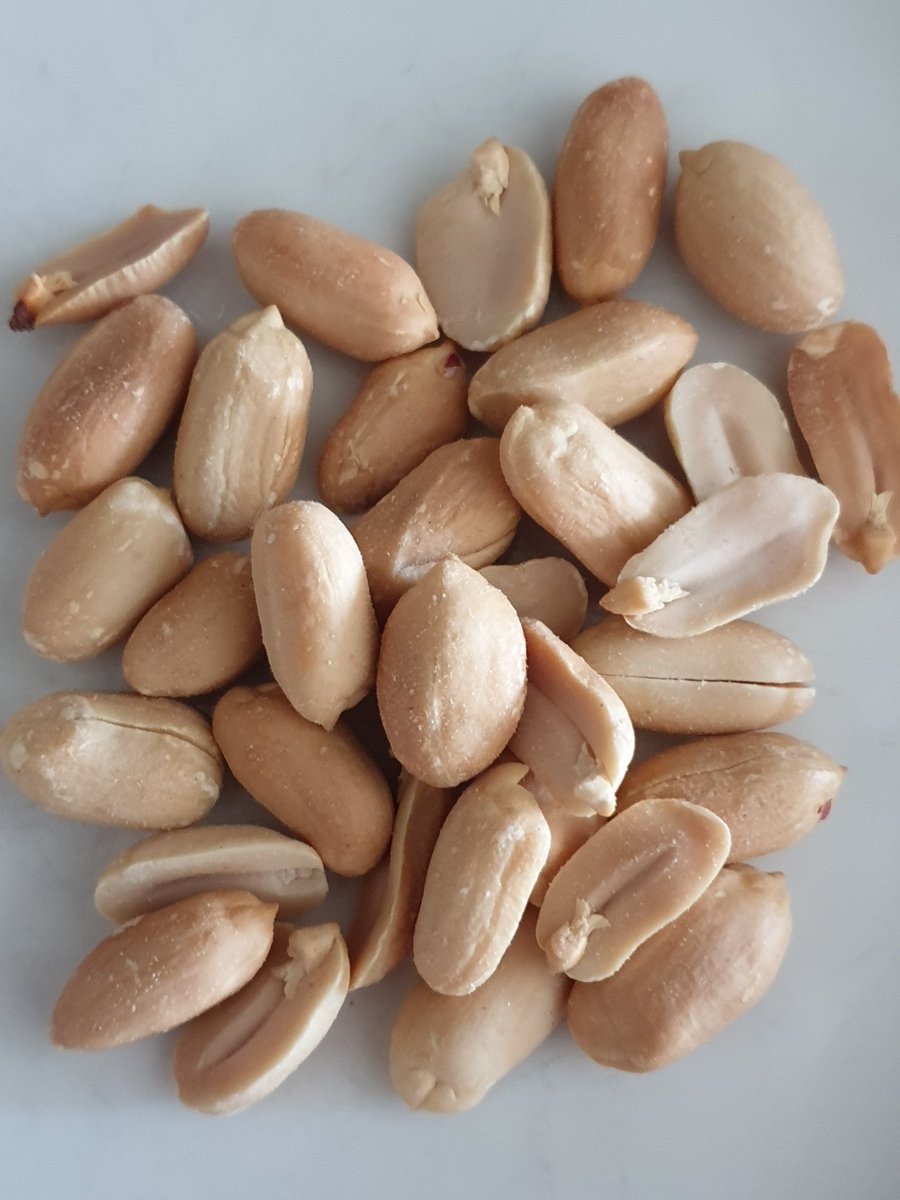 VeganBigBro's tweet photo. Before and After.
Fresh peanuts to roasted, salted and nekkid peanuts.
So easy, so tasty and snackalicious.
#vegan #veganfoodshare
#veganism #veganlife #vegansnacking https://t.co/hHks3Pxkav