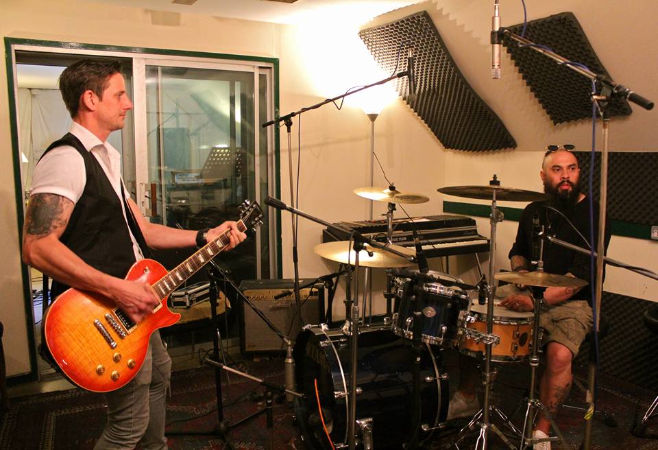 RatsFans's tweet photo. I reckon everyone's in place @GuyB_rockshow.🤔🙃
The @tarot_rats #StudioTakeover special can begin on #GMSRadio 😁
(all📷 this afternoon © Craig Marshall)
📻https://t.co/5ZKtMz5S61 https://t.co/NWsW76sh8T