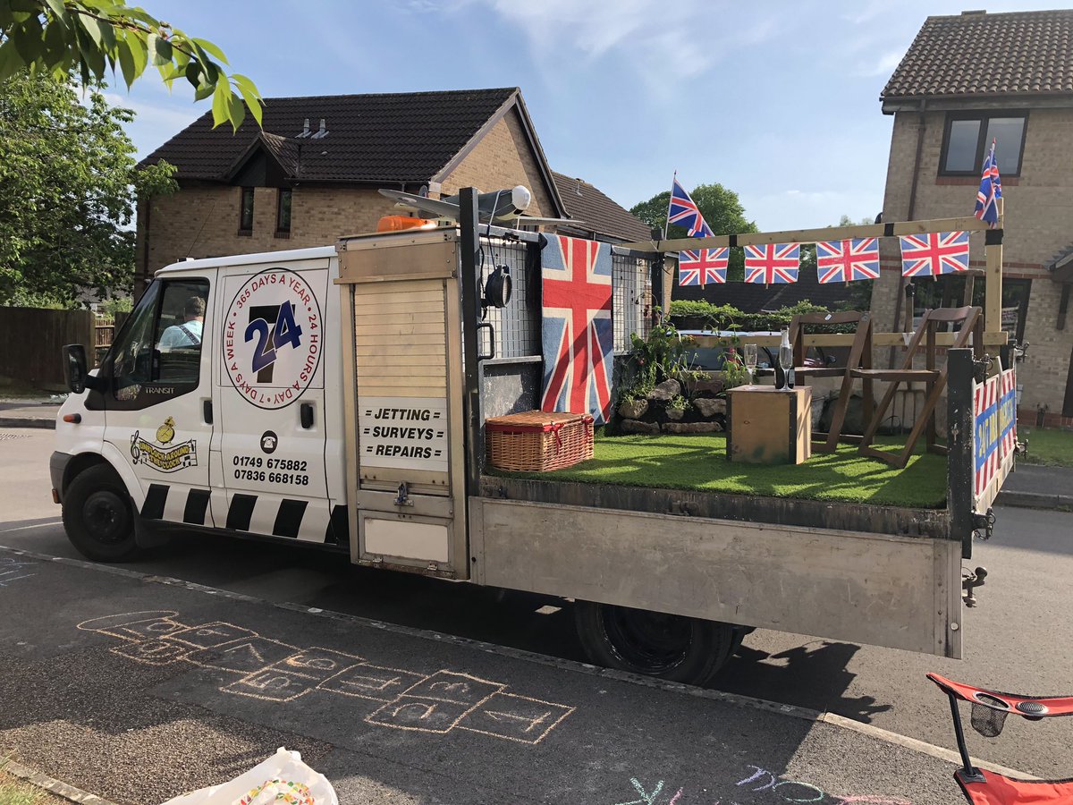 247drainage's tweet photo. VE Day street party https://t.co/AG3OJ4Kupi