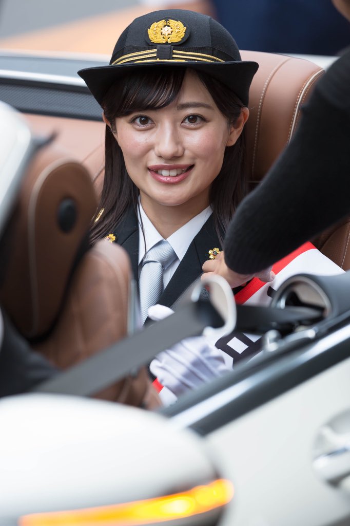 なんかで見つけた一日警察の人
めちゃめちゃ高画質だしリップでテカってる唇がたまらん。