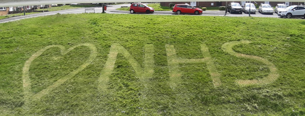 HelenD40's tweet photo. @ruthwignall Thank you to the NHS from everyone at waunllwyn crescent in Blackwood 
#NHSclap #NHS #NHSheroes #lockdownuk #IsolationStories https://t.co/7myTQkMjcn