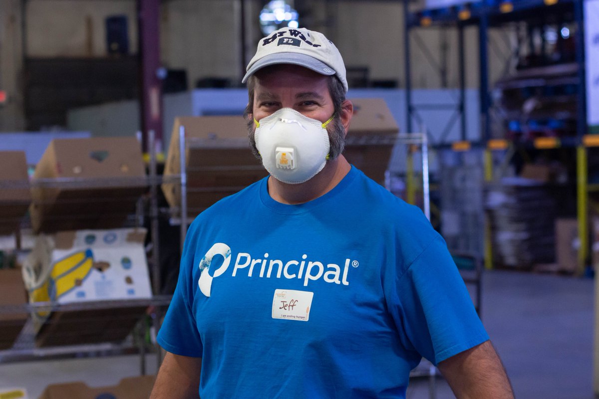 FeedingTampaBay's tweet photo. #TheGivingChain aims to help local businesses and those affected by COVID-19. @principal donated lunch to our frontline staff, volunteered their team in our warehouse, and partnered with another local organization to bring 40,000 meals to our community. #StandwithFTB https://t.co/GyWNlLZqFK