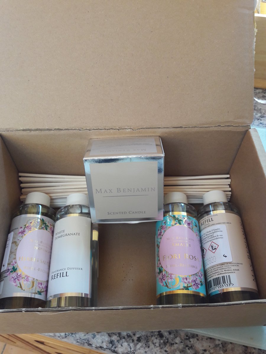 GMBanks's tweet image. Lovely delivery from #MaxBenjamin today - and I only placed the order on Thursday evening. The candle is a free gift which is nice.