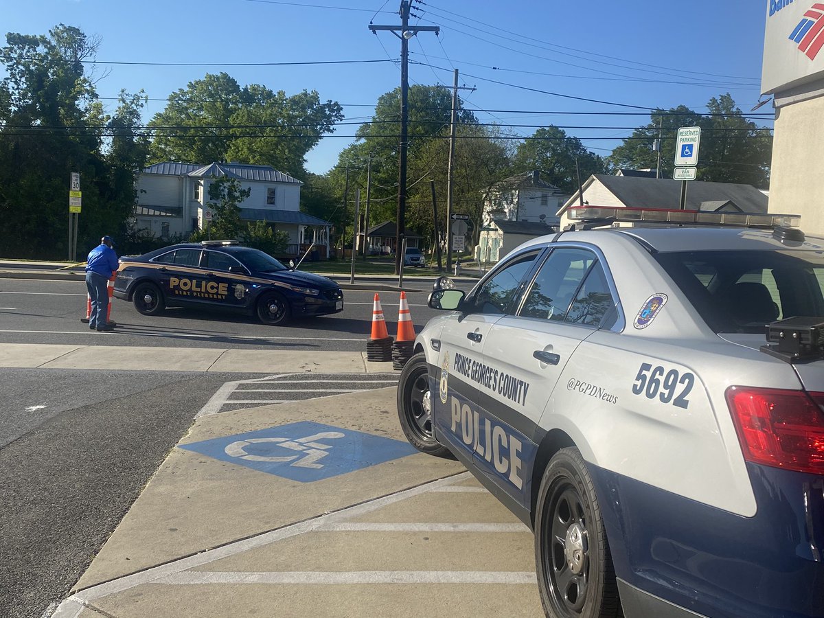 Hawkins4PGC's tweet photo. Thank you @CEXAlsobrooks @Patriots_Tech @GSProctor @SPPDNews @PGPDNews @metrodcsigmas #AlphaPiChi @OfficialOPPF and other community partners for supporting today’s #MothersDay free grocery giveaway. #HawkinsOutNAbout
#BuildingThePeoplesMovement
#WeRiseTogether #PrinceGeorgesProud https://t.co/e3NHiTjMFM