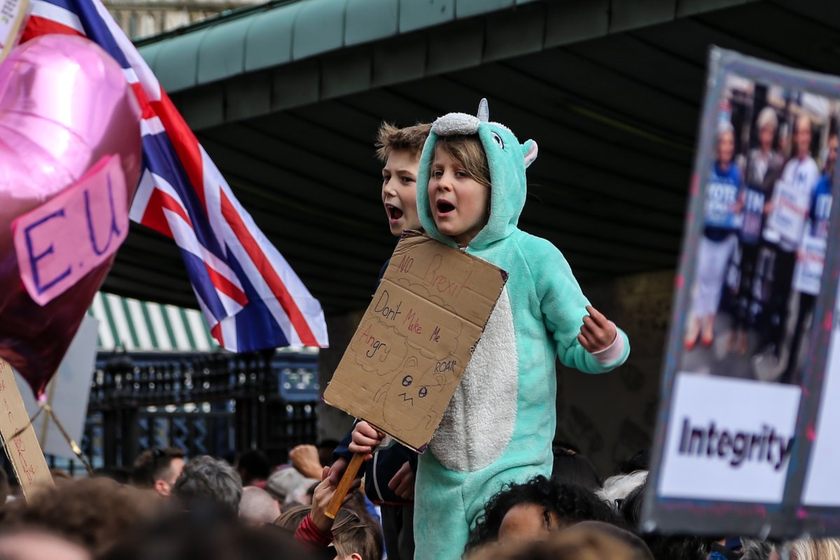 NigelNott's tweet photo. 23 March 2019 โ London โ Put it to the People March
Huge turnout โ young and old
@snb19692 @SodemAction #SODEMaction #2020MarchForEU #NotGoingAway #EuropeDay https://t.co/eLAX1s3Jon
