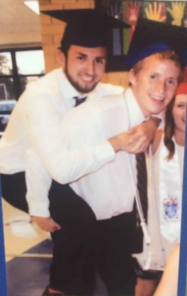 Huge S/O and congratulations to my fellow #TuitTuesdays and brothers for life <a href="/nikaswatts11/">SunGodNika11</a> and <a href="/kooglepuffz/">jon koogler</a> for graduating from college today! Proud of you boys!!! 🎓👐🏻