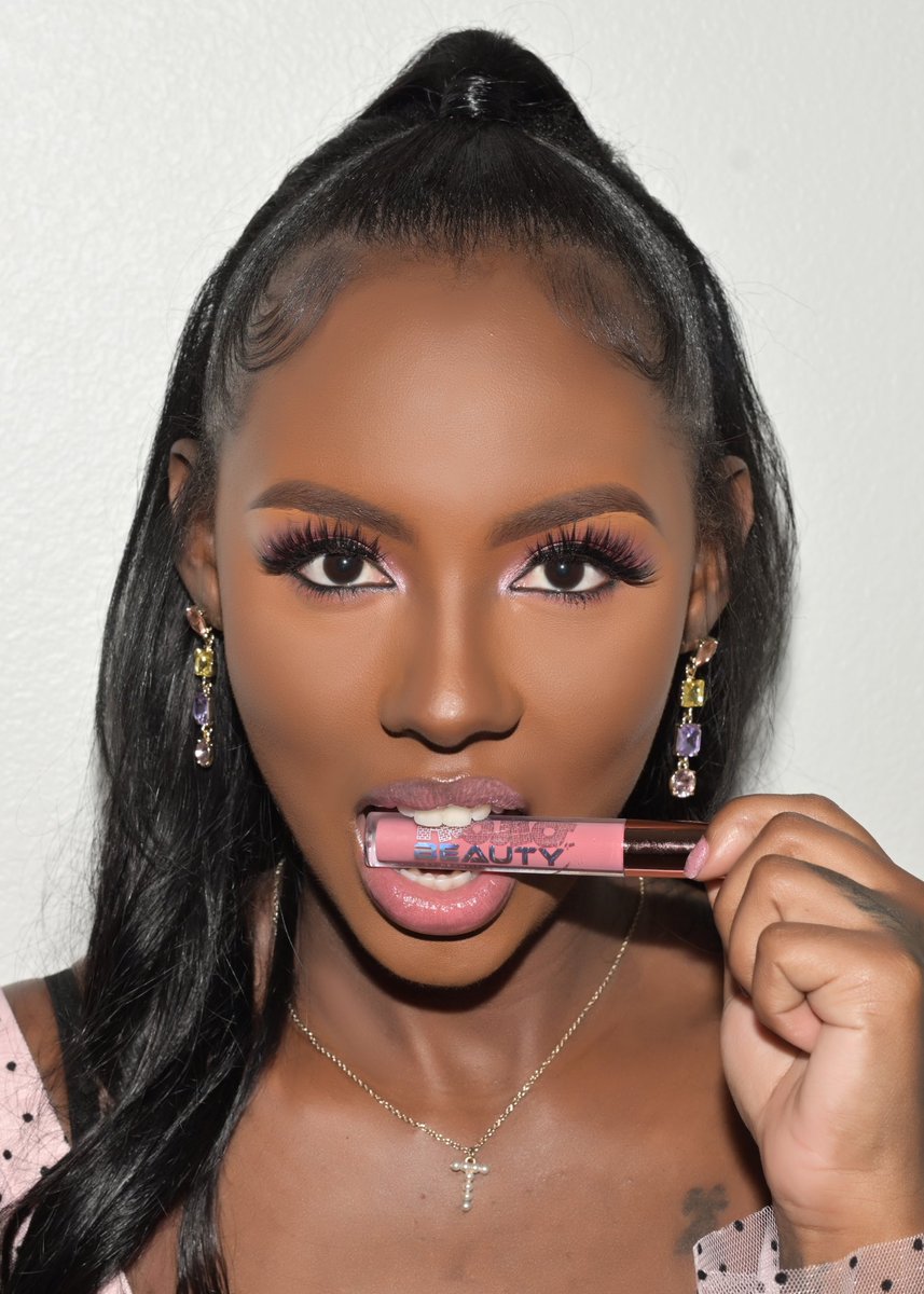 TROQUELL's tweet photo. I created my own lane, I did it for the Project Girls....💕🧱 Tonight at midnight, 4 New LipGlosses are dropping. Set your alarms. ✨

IBERVILLE Rock
ST BERNARD Ave-NUDE
CALLIOPE Clear
Pink DESIRE
Shop black-owned makeup. https://t.co/yespZa8371 https://t.co/WnqZvjaIXU