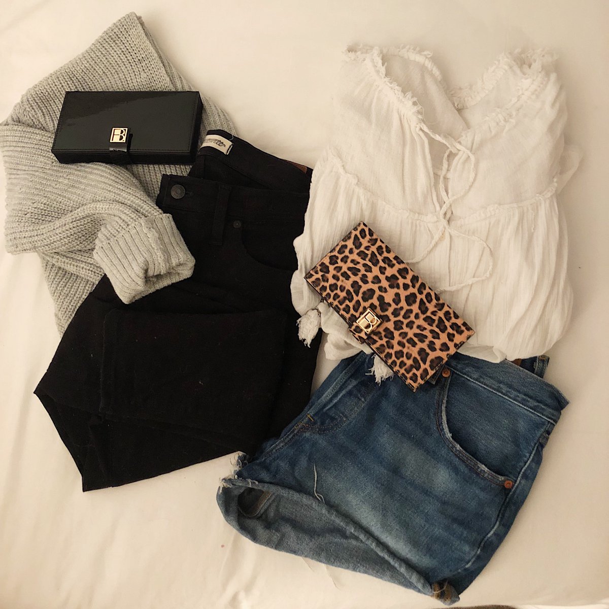 FACESbeautiful's tweet photo. Like for right, Comment for left! How do you style yours? 

#onthego #busylifestyle #nightout #accessory #friends #beautyaccessory #fun #accessories #beautyblogger https://t.co/qAN02R8pQ7