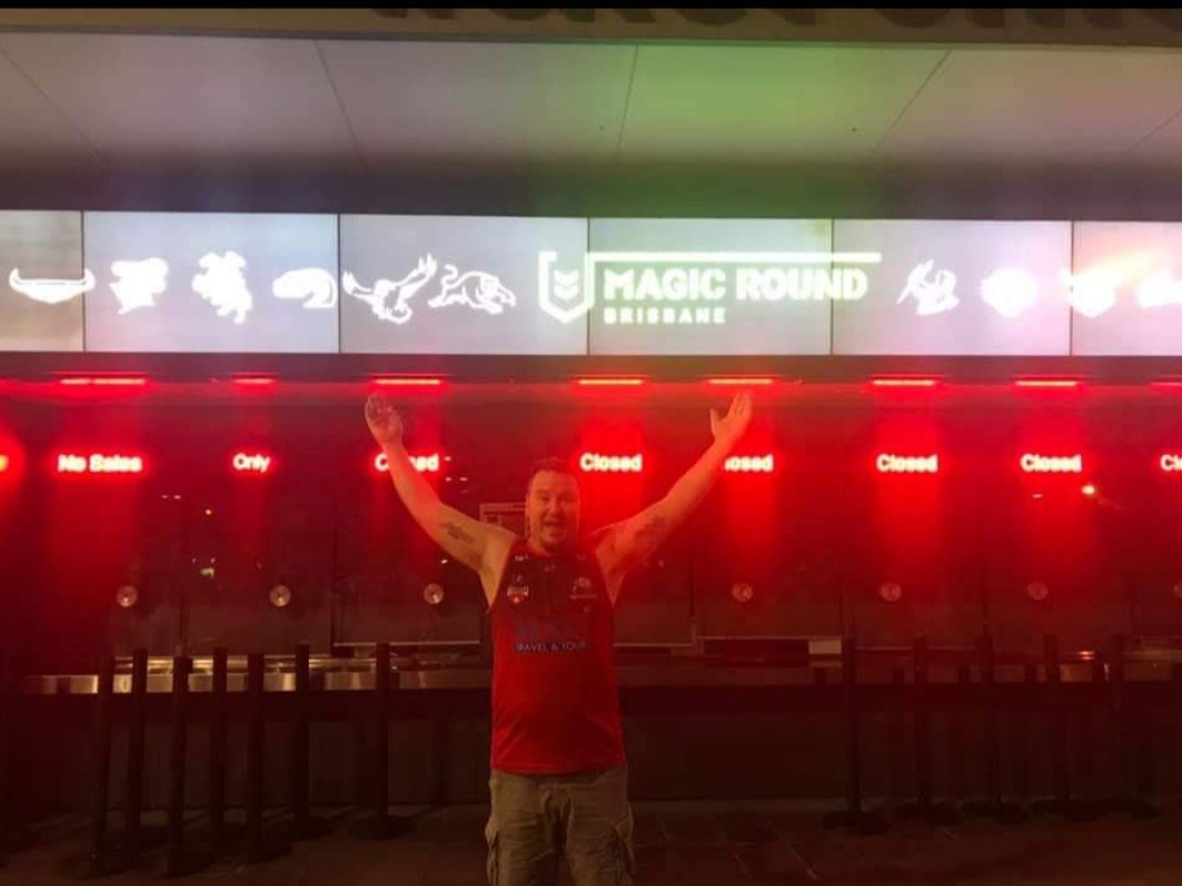 TheCraigLauzon's tweet photo. Can't believe it's been a year, what do you reckon @ZacBailey14? #MagicRound #SharksvTigers #SunCorpStadium @RandomIntRLGuy https://t.co/WaRMY7t03S