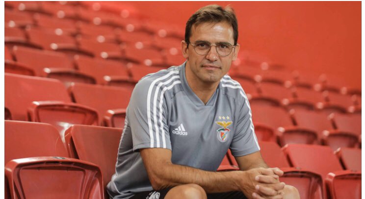 🏑 Tertúlies d’Hoquei 
🎥 - VIDEO 4 - 
📌 Alejandro Domínguez, entrenador del <a href="/SLBenfica/">SL Benfica</a> : "Disfrutar del camí”

📝 Entra a la web i comenta’ns què et sembla hoqueivalls.com/alejandro-domi…