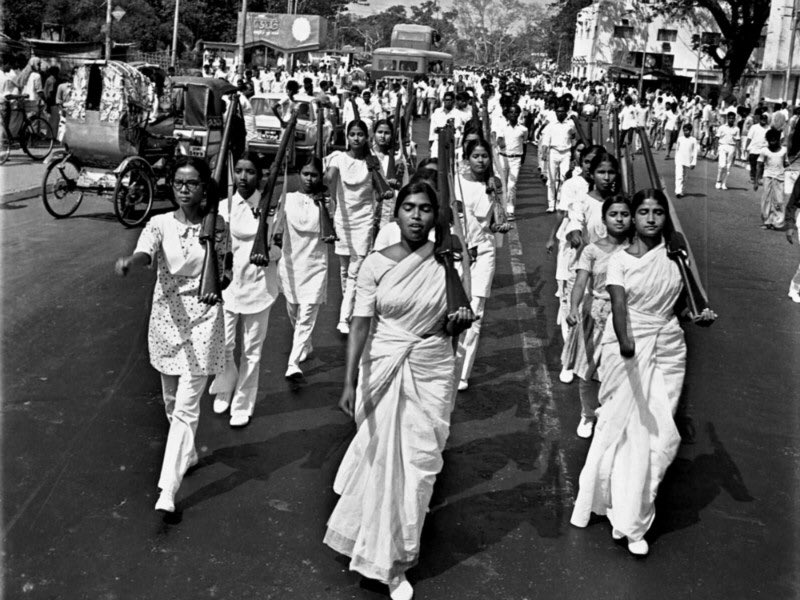 Some of the many thousands of female volunteers during the Bangladesh Liberation War of 1971.   #resist  #NoPasarán  #ALutaContinua