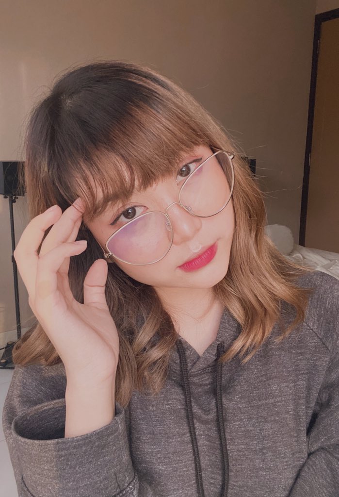 gheaindrawari10's tweet image. rambutku sampe udah ga jelas warnanya