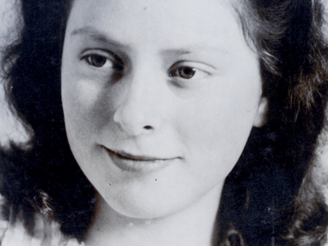 This is the astonishing Freddie Oversteegen, who joined the Dutch resistance to fight the Nazi occupiers at just 14 years old. With her sister, she blew up bridges and railways, and killed Nazi soldiers.   #resist  #NoPasarán  #WWII  #resistance