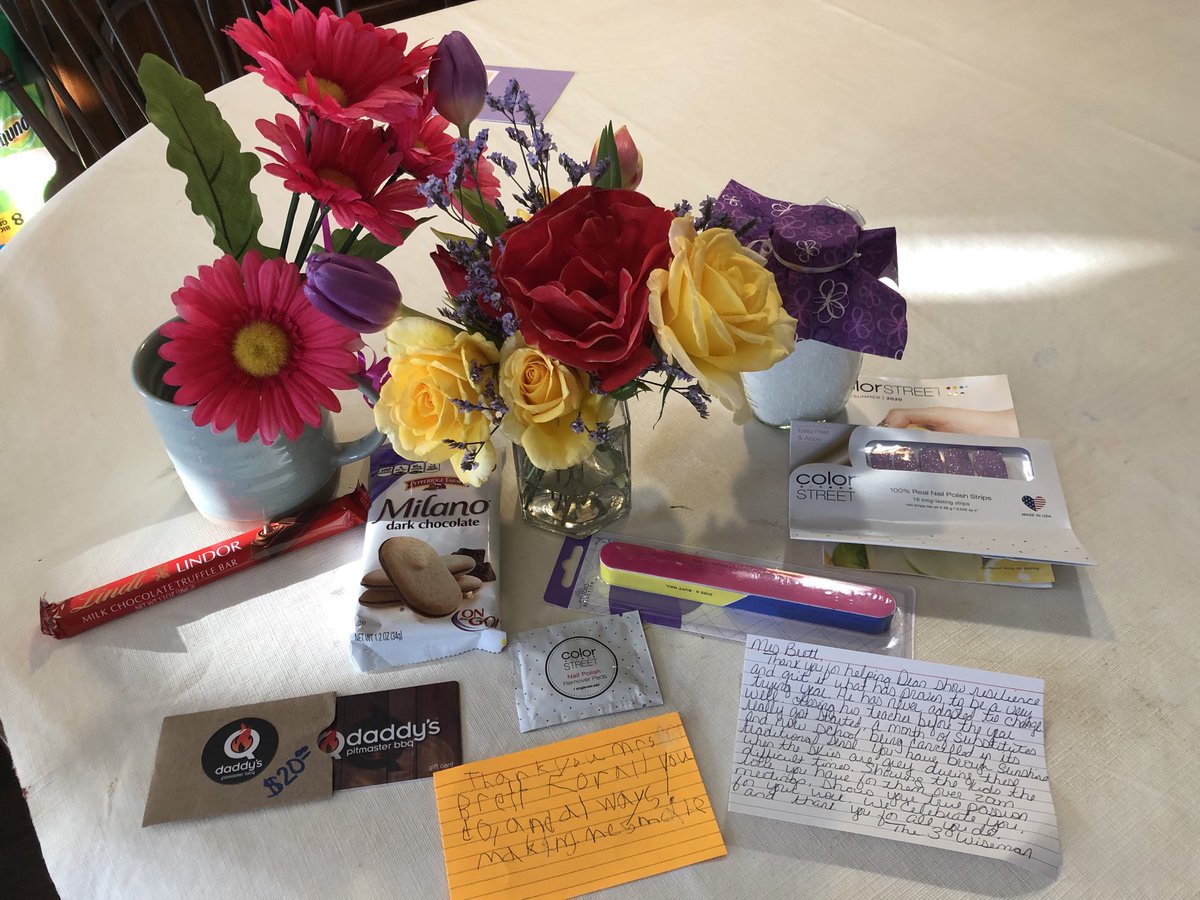 Thank you for sharing your favorite things with me, DW!!!
#oneluckyteacher❤️
⁦<a href="/CarrolltonES/">Carrollton Elementary School</a>⁩ ⁦<a href="/IWCSchools/">Isle of Wight County Schools</a>⁩