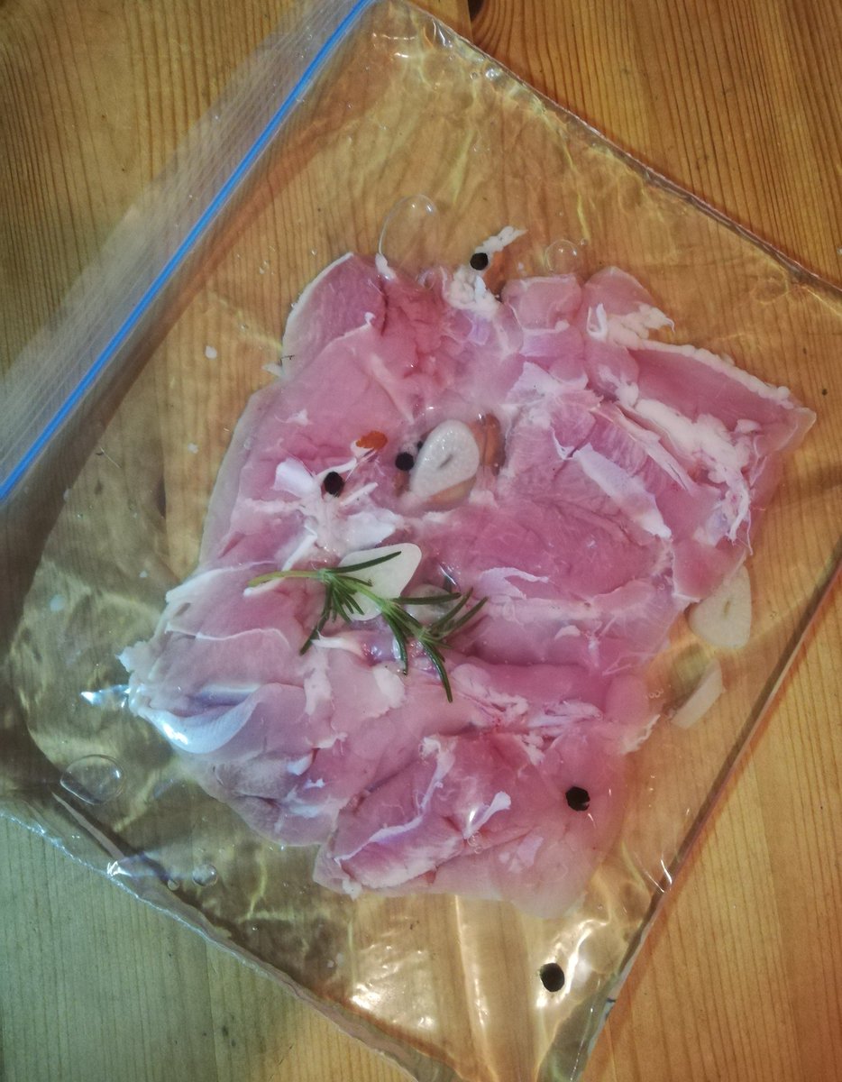 Nsf Challenge 燻製下ごしらえ ソミュール液 鶏むね肉 水 300ml 塩 150g てんさい糖 50g にんにく 1欠片 ブラックペッパー 5粒 ローズマリー 4cm 塩漬け3日間 燻製 ソミュール液 鶏むね肉