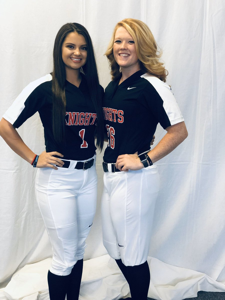 Whitney_McKay_'s tweet photo. MY BBY GURL @Srain10 GRADUATED 🎓🎓♥️ Who would’ve thought we’d graduate from the same place. I’m so beyond proud of you &amp; your accomplishments as an athlete &amp; student. Honored I got to spend most of it right along side of you. YOU DID IT 🎉🎉🎉 https://t.co/bryiayZCfx
