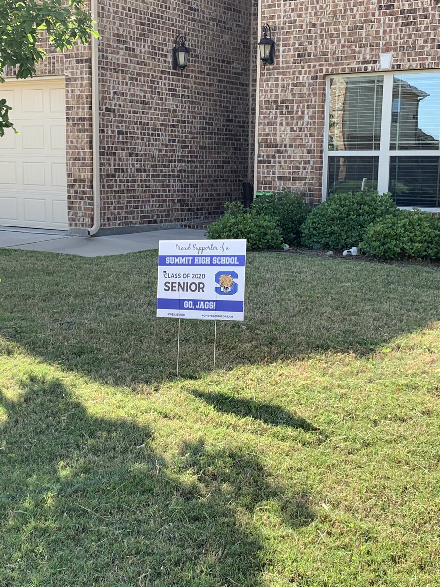 jaredpeters23's tweet image. Finally got my sign out today. #ProudAdmin #SummitJags #2020Graduates