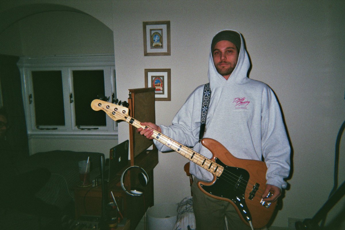 Middle Distance tweet media