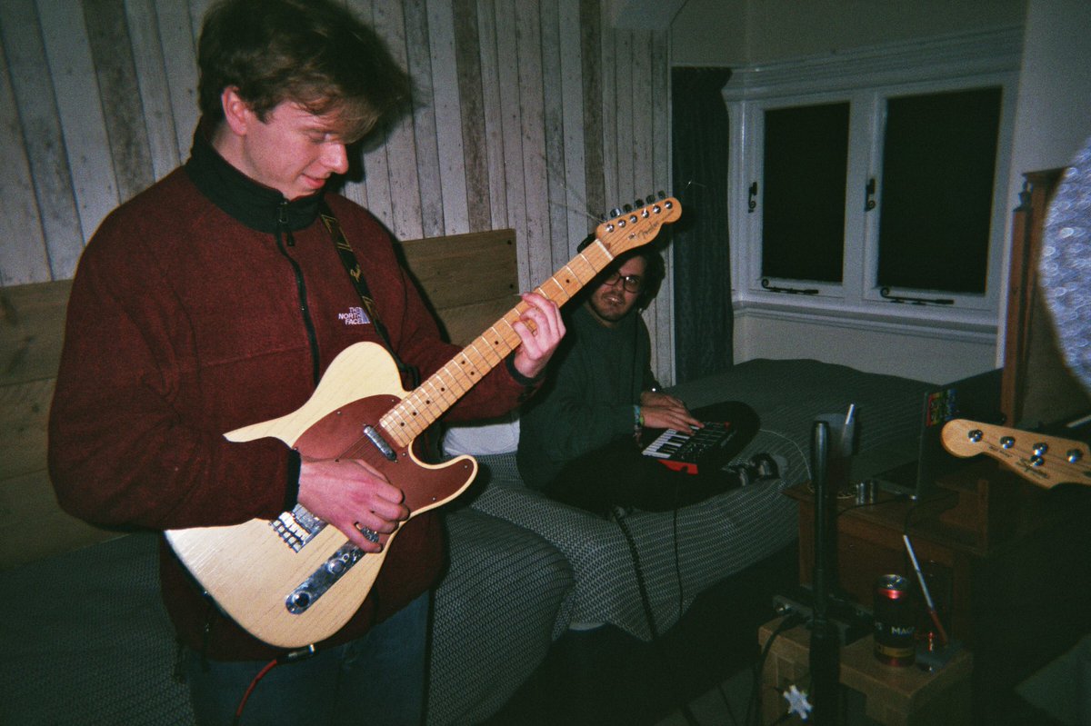 Middle Distance tweet media