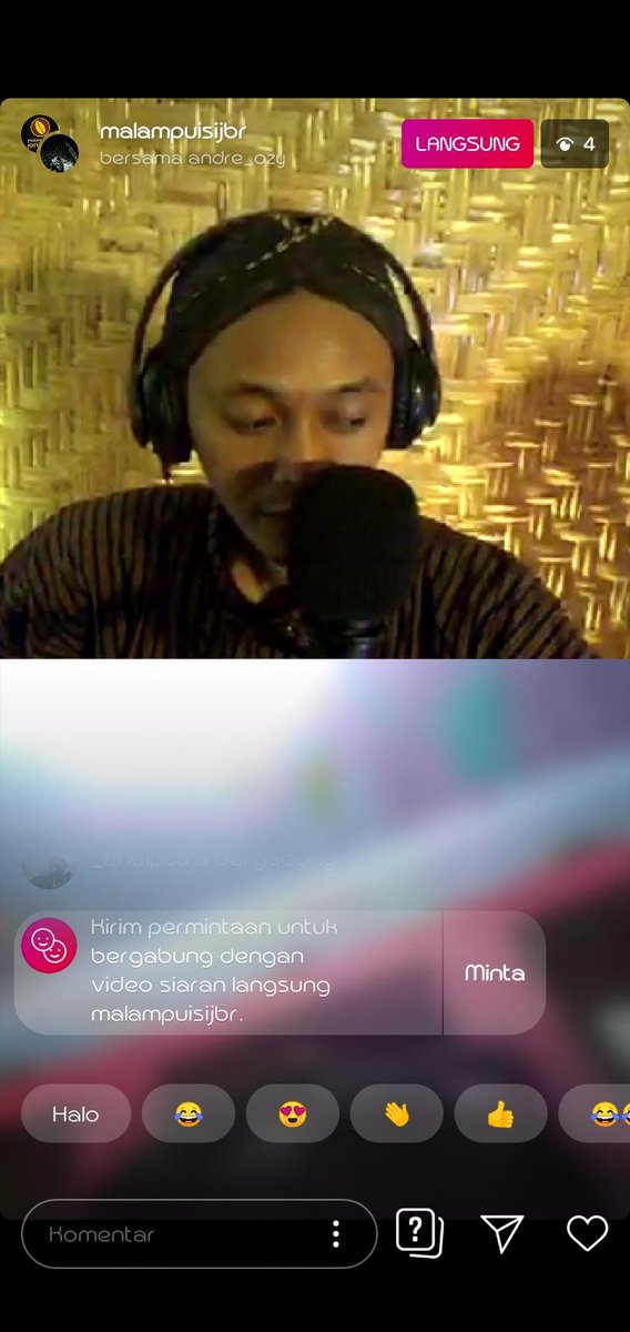 Sudah ada kak andre_ozy nih dari surabaya bacain puisi berjudul "Babak perpisahan", temen-temen yang lain ditunggu buat join bareng kami di IG.