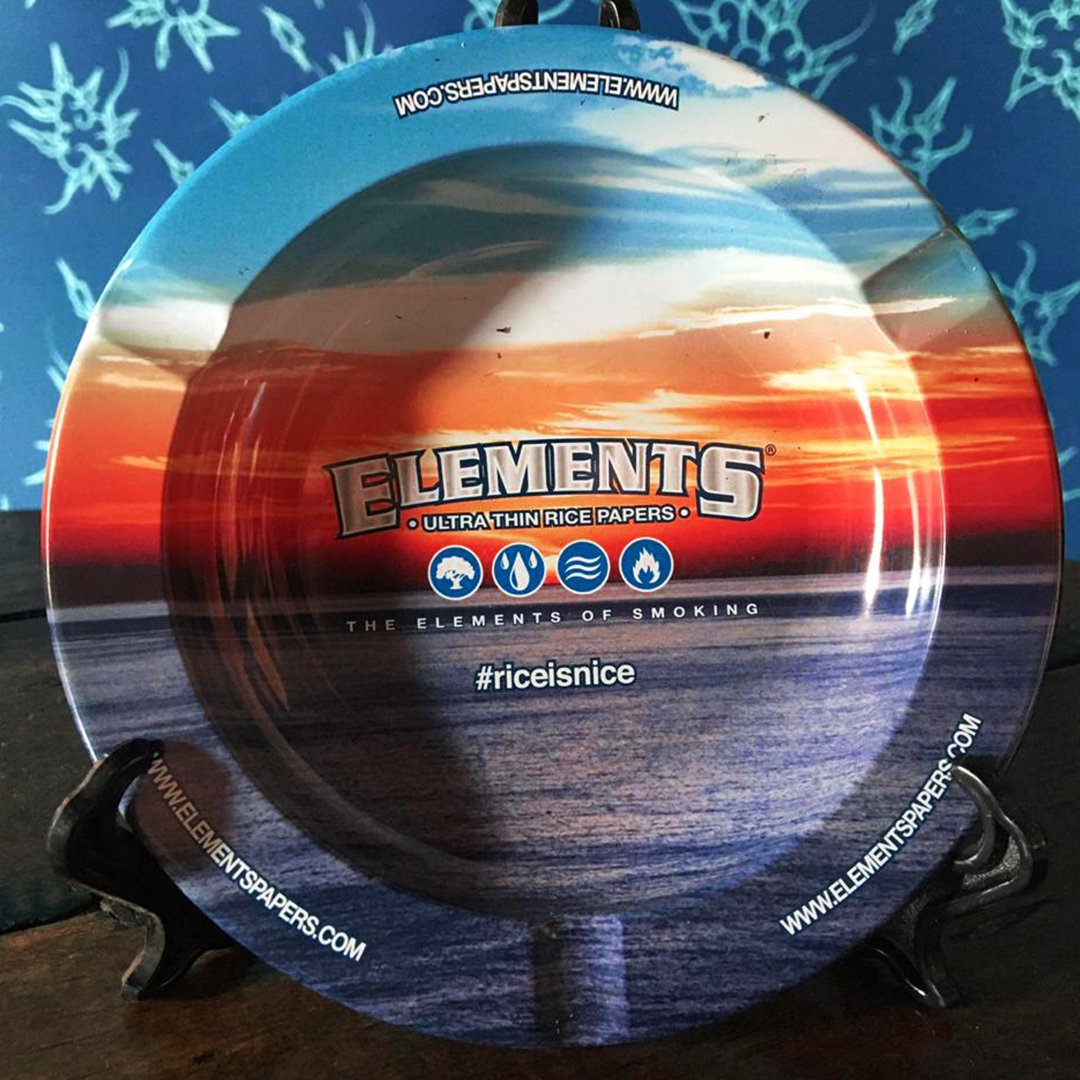 MoonRockcoffesh's tweet photo. Segundou🔥
Se liga nesse cinzeiro irado Element, bora montar seu kit🍁
#cinzeiro #seda #grinder #bobmarley #piteira #raw #420 #Weed #cannabis #tobacco #rj
#bandeija #weed #babiloniabrasileira #maconha #tabacaria #headshop #slowburning #cidadeimperial #petropolisrj #tabacaria https://t.co/BaeXDbW4lI