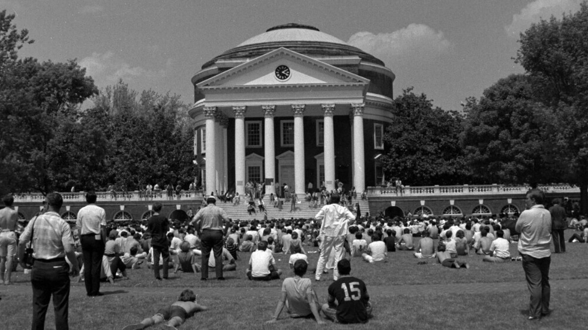 RareUVA's tweet photo. Around 2 p.m. on Sat. May 9, 1970, a rally at the Rotunda was specially authorized by UVA President Edgar Shannon so that State Police would agree not to declare it an unlawful assembly. #maystrikeincontext #1970UVA Check our Instagram for more photos: https://t.co/hhtXQQQkCL https://t.co/RAXVJTWQ0H