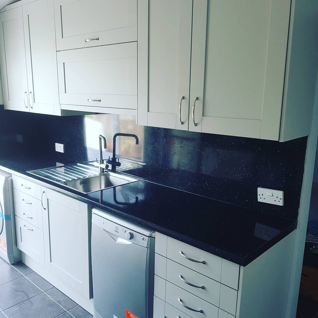 seviourframed's tweet photo. Small but perfectly formed kitchen https://t.co/DZroAf8BYN