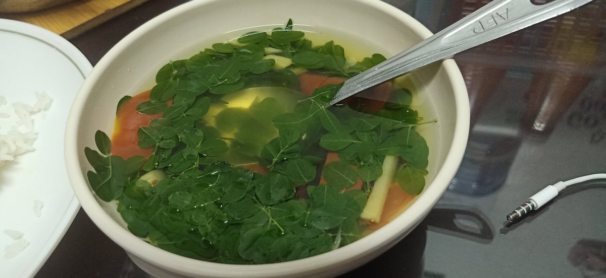 RealOverThinker's tweet image. Pffftt