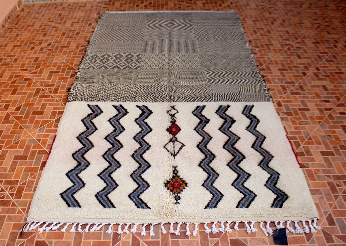 yazid130's tweet photo. Beautiful Berber Moroccan rug Zanafi minimaliste design and unique https://t.co/bMGui0sW3G #rectangle #marocain #bureau #bohemeeteclectique #decoratif #laine #rectanglecarpet #minimalistmoroccanrug #handmadecarpet https://t.co/1Ex9CqIovX