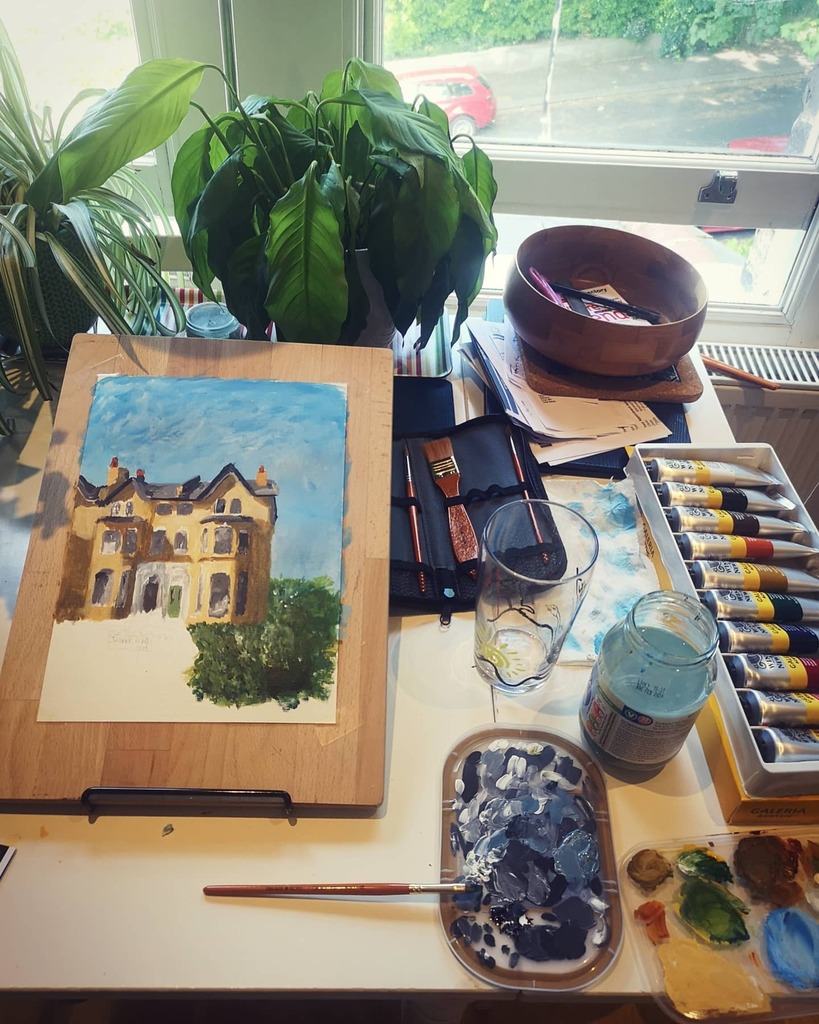 eosgreg's tweet photo. Social distancing 13. Flat self portrait. My first stab at acrylic painting since lying down my brushes at the end of my art A level... 12 years ago... #lockdownart #lockdownartchallenge #painting #flatportrait #acrylicpainting #art #se19 #crystalpalace https://t.co/qgY3gTapa5