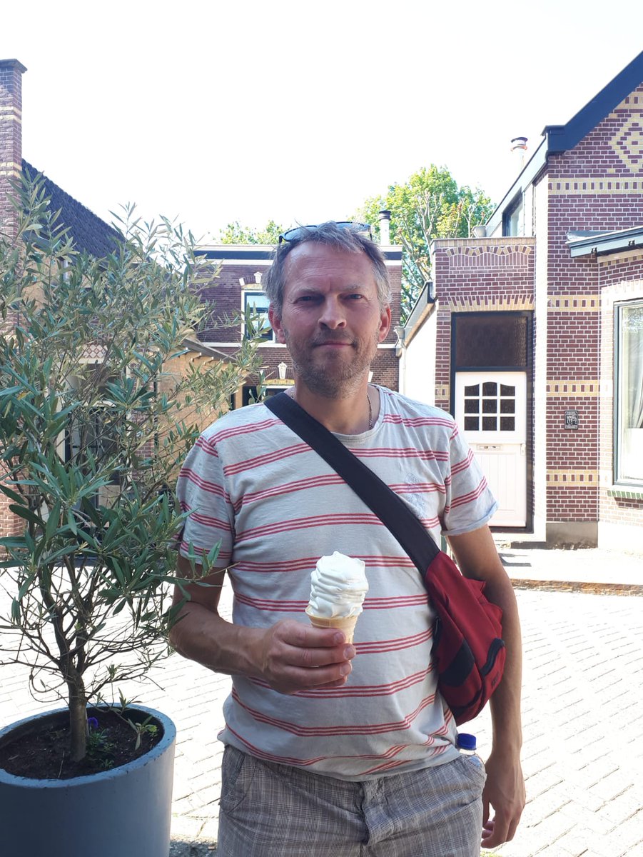 iRepeltje's tweet image. Bij wandeleden 22 (komma-nul-een) kilometer en zagen een heel grote karper, een prachtige kikker, (prachtige foto's met de spiegelreflex), en aten een grote ijs #whilewalking #crushspam