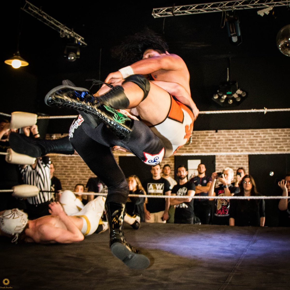 AtlasWrestlingC's tweet image. @RealJeffCobb remettait le ROH TV Championship en jeu face à @Aigleblanclucha et @HellmerLGuennec le 21 avril 2019 lors de l’Acte I : Arkhè. 

Ce match restera à jamais le premier Main Event de notre histoire.⠀⠀⠀⠀⠀⠀⠀⠀⠀⠀⠀⠀⠀⠀⠀⠀⠀⠀⠀⠀⠀⠀⠀⠀⠀⠀⠀⠀⠀⠀
#ActeI