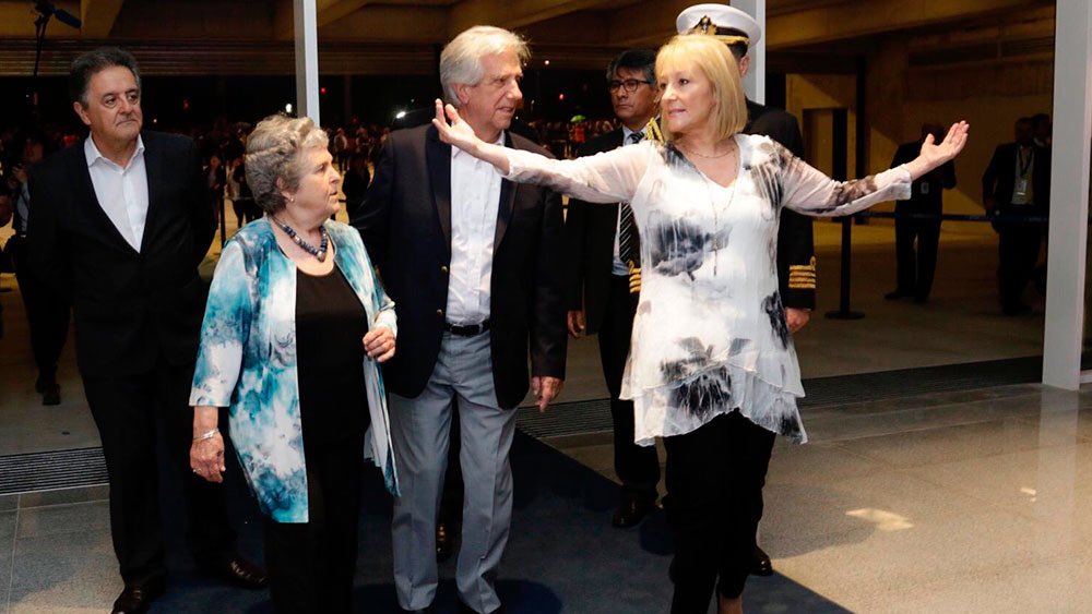 AuditoriaCiuda3's tweet photo. @urraburu Ellos bailaban y festejaban mientras la sociedad dormia Como dicen aca las Empresas Publicas que se rigen por el Derecho Privado son las mas oscuras #cajasdePandora como #ITC #ACCESA #ANTELUSA #ANTELBRASIL que cleopatra @CosseCarolina deberia responder https://t.co/7xZsLVEgez https://t.co/qVnllFyS91