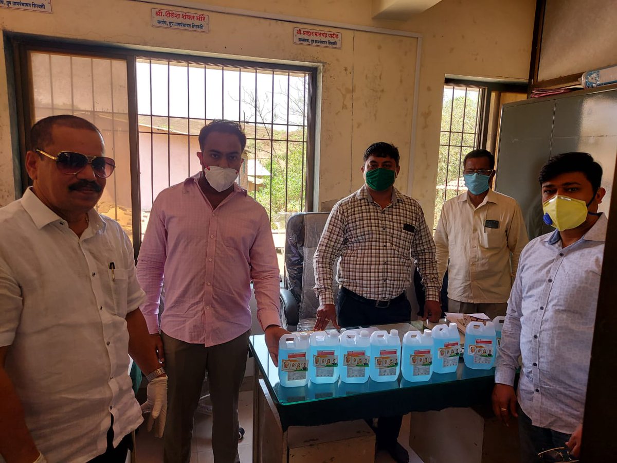NcpRaigad's tweet photo. रायगड जिल्ह्यातील खालापूर तालुक्यात कोरोना विषाणूचा प्रादुर्भाव रोखण्यासाठी @parthajitpawar फाउंडेशनच्या वतीने कोरोनावर प्रतिबंधात्मक उपाययोजना म्हणून तालुक्यातील सर्व ग्रामपंचायत कार्यालय, पोलीस दुरक्षेत्र वावोशी व प्राथमिक आरोग्य केंद्र वावोशी येथे सॅनिटायझरचे वाटप करण्यात आले. https://t.co/UWcacqWeqa