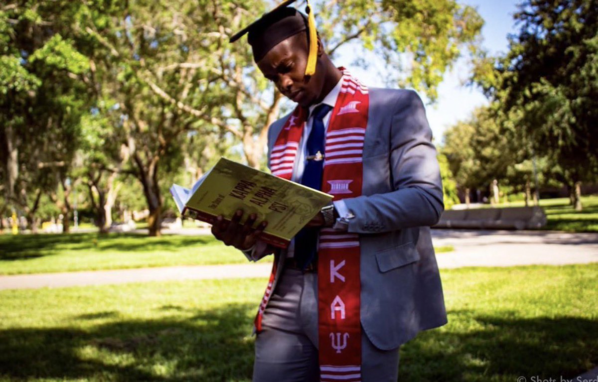 FLNupes's tweet image. ♦️🎓 @UCFNupes 

@serd_97: 
""Dedication sees dreams come true."-Kobe Bryant 
First generation graduate from the University of Central Florida. The Esquire journey kontinues👨🏾‍🎓♦️ #AlumKnight 📸: @stevie_loco #kappagraduation"