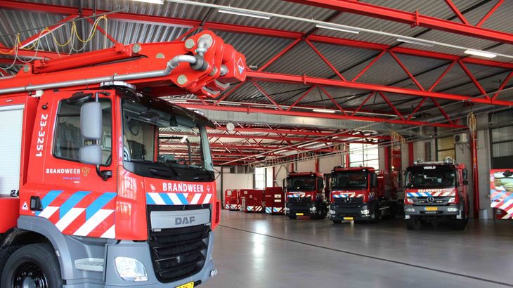 De brandweer is vanmiddag uitgerukt voor een bosbrand aan de Verlengde Rietweg in Belfeld. ..