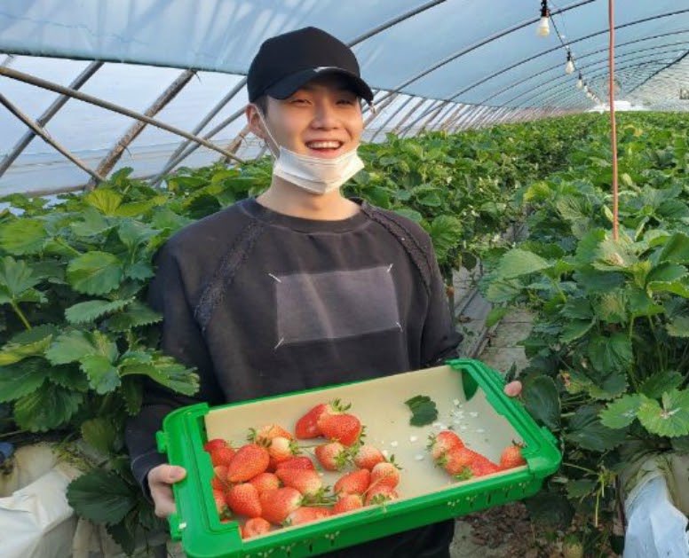 for yoongi, having time alone with the people he cares abt seems to make him very happy. the strawberry farm w the members, bon voyage, fishing, etc. an example of this is his time spent with taehyung during bv2. yoongi said spending more time w taehyung has brought them closer.