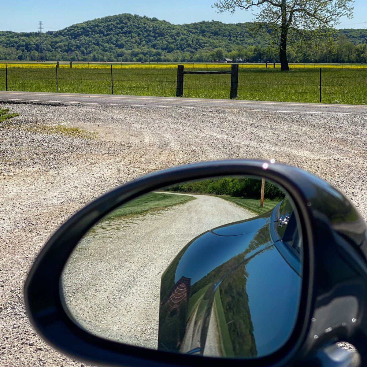 mike_weinberg's tweet photo. On a head clearing drive in the middle of what feels like nowhere after a crazy week and am processing the tragic death of an amazingly gifted, powerful, yet complicated, man who had a profound influence in my life #deeplysad #mad #confused https://t.co/P9nuBU42Ky