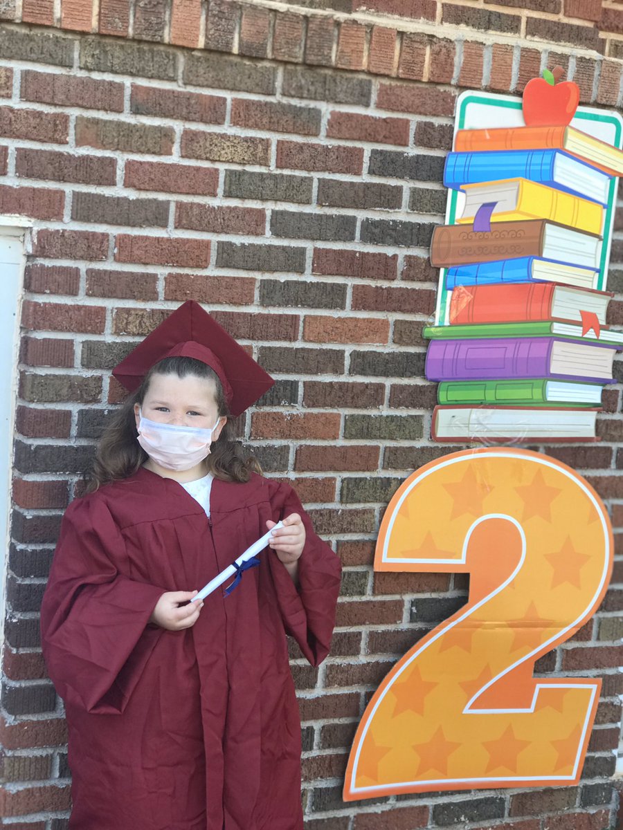 jameyguy2013's tweet photo. We were not about to let the Rona ruin this little girl’s kindergarten graduation!  Special and memorable in its own way. #quarantinegraduation https://t.co/bfcdCRbF3G