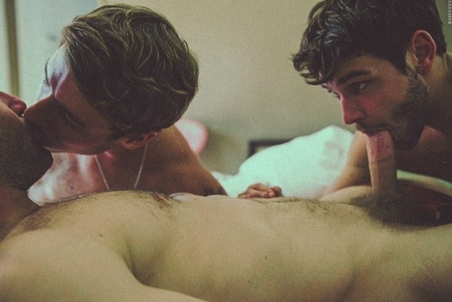 cuckold_latino's tweet photo. Que rico es ver a tu novio besarse con el chico que le gusta https://t.co/p8B34owsjY